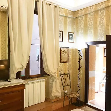 Bernini's Palace In Piazza Di Spagna Apartmán